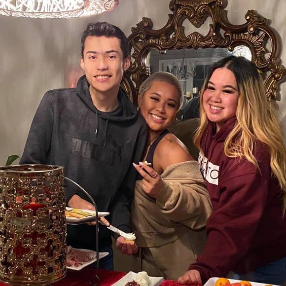 Meet your Posher, Jennifer - Picture 1 of 1